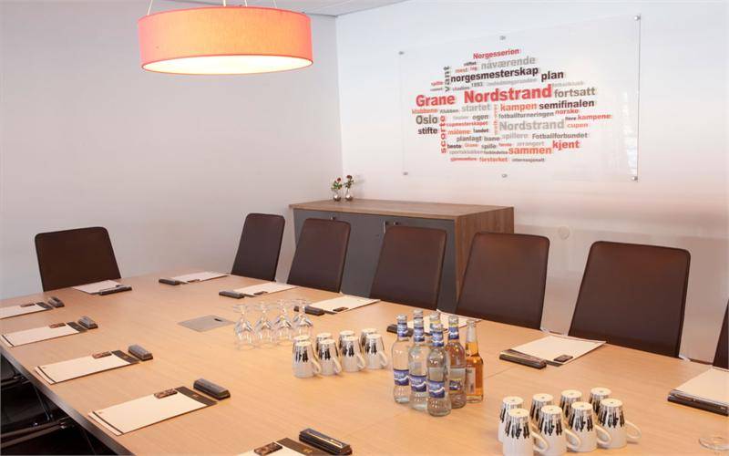 Styrerommet er utstyrt med LED skjerm, whiteboard og flipboard
